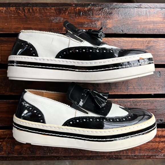 Vintage Luxury Made In Italy Wingtip Black and White Tassel Women’s Loafers 6.5 - Picture 4 of 5